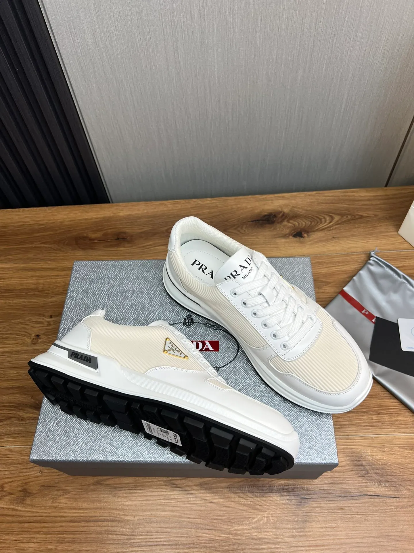 Men's shoes 💰580💰 [PRADA] Men's shoes are popular in the counter, official website is synchronized, 1 high-quality shipment ✔️Original cowhide stitching mesh + cowhide lining, 1🆚1 replica, original original bottom, 38-45 (45 customized, non-refundable)